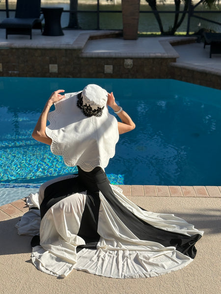 Wide Brim Hat with a Wavy Edge
