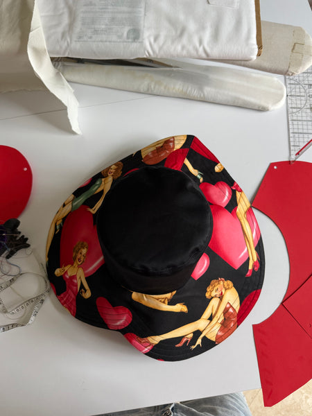 Pin-up Playful Heart Shaped Hat